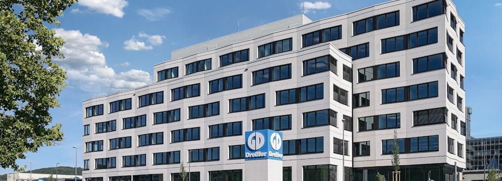 Referenz Dressler Bau GmbH - Mensch und Maschine